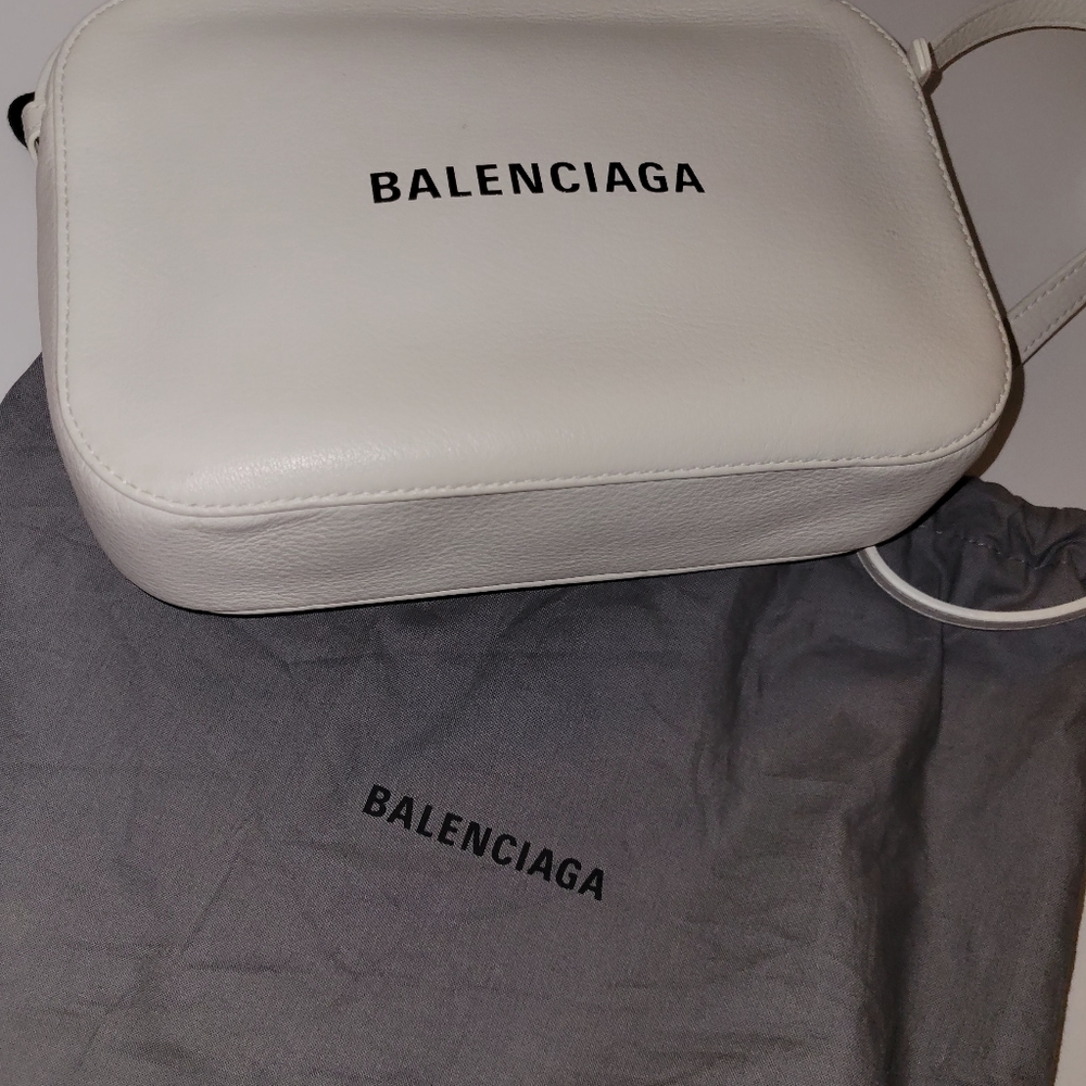 Authentic Balenciaga crossbody - Picture 4 of 7